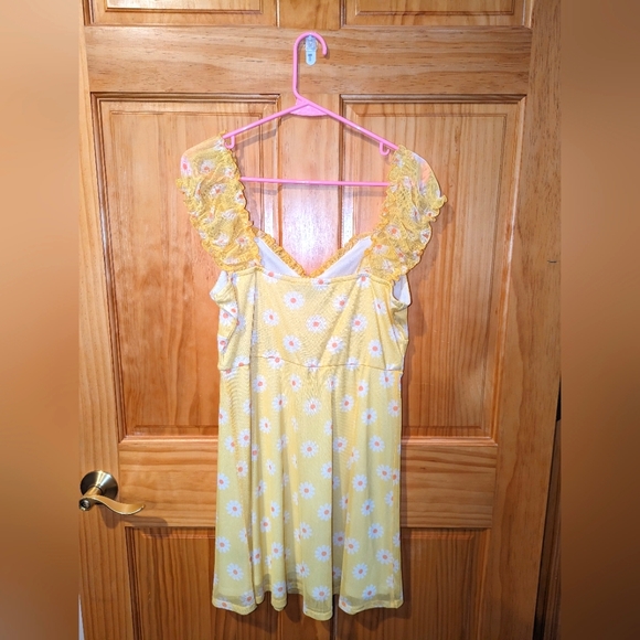 Floral Daisy Mini Dress - Picture 2 of 3